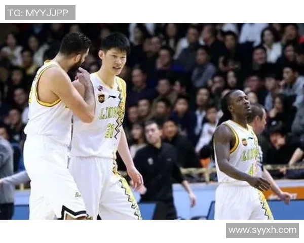 深圳篮球队在城市联赛中以95分稳居积分榜首位展现强劲实力